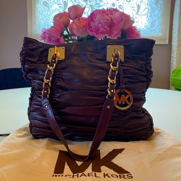 Michael Kors Handbags - NWT Michael Kors midsize scrunched leather bag in dark purple